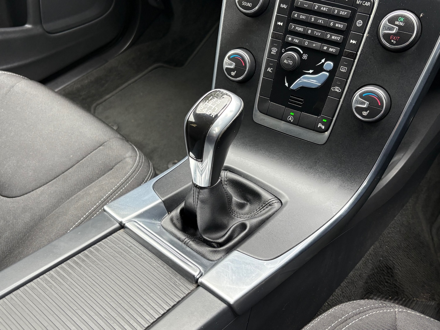 Used Volvo V60 2016 for sale - 76264436: Photo 17