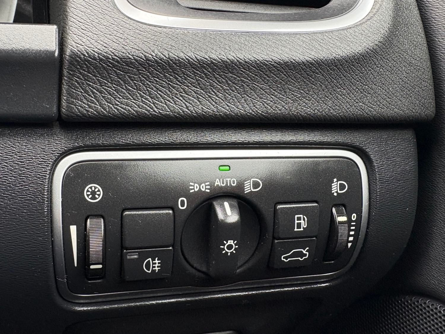 Used Volvo V60 2016 for sale - 76264436: Photo 18