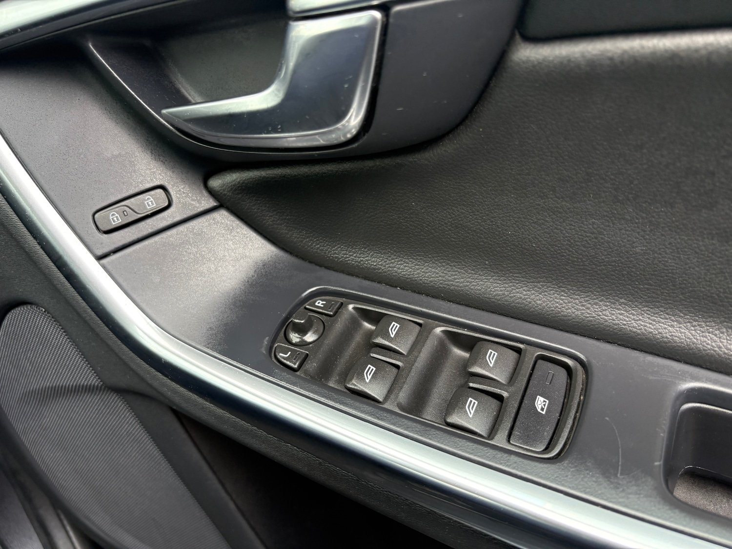 Used Volvo V60 2016 for sale - 76264436: Photo 21