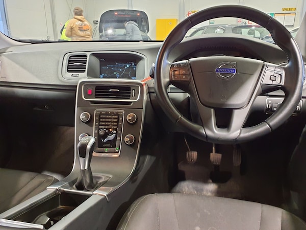 Used Volvo V60 2016 for sale - 76264436: Photo 2