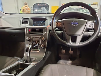 Used Volvo V60 2016 for sale - 76264436: Photo 2