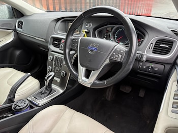 Used Volvo V40 2014 for sale - 77453672: Photo