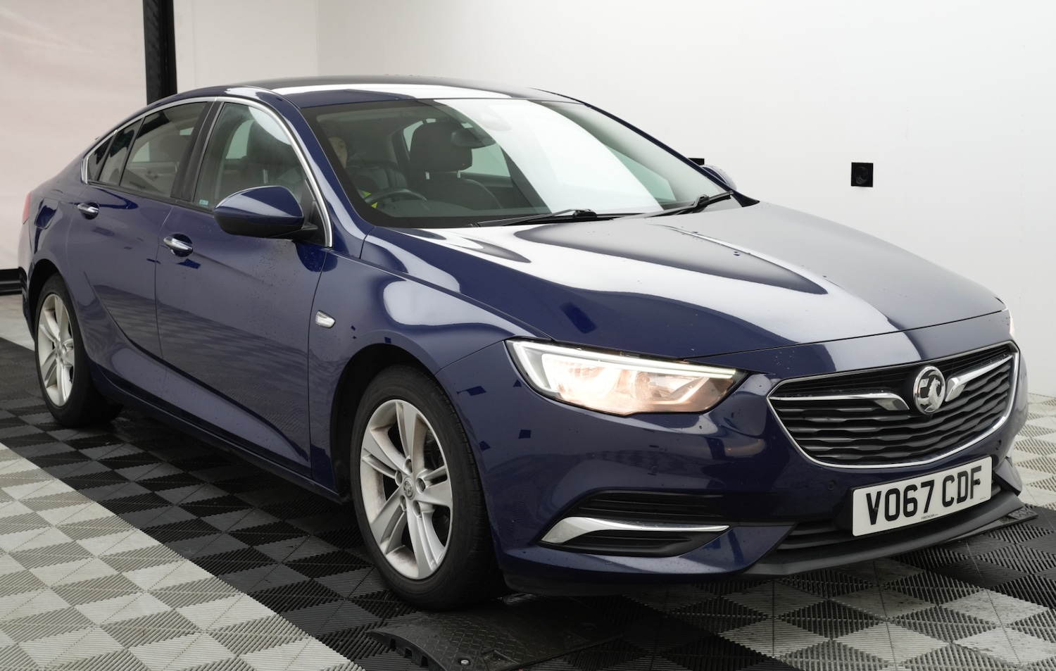 Used Vauxhall Insignia 2017 for sale - 76821487: Photo 1