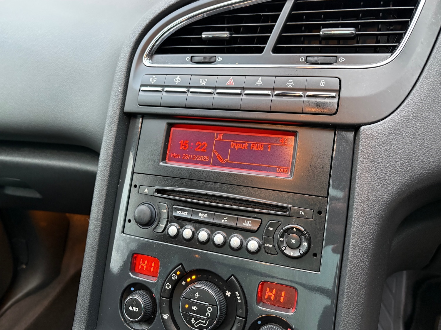 Used Peugeot 5008 2012 for sale - 77063755: Photo 21