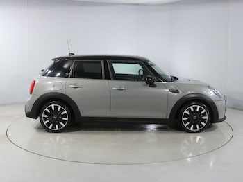 Used MINI Hatch 2022 for sale - 76982027: Photo
