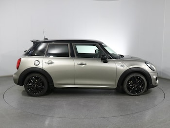 Used MINI Hatch 2019 for sale - 79240074: Photo