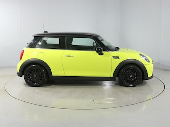 Used MINI Hatch 2022 for sale - 76981393: Photo