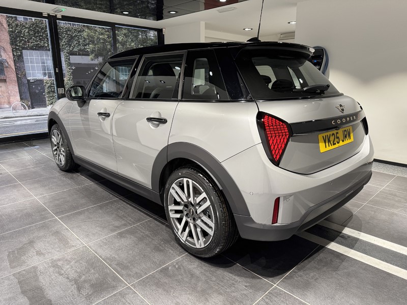 Used MINI Cooper 2025 for sale - 77515954: Photo 2