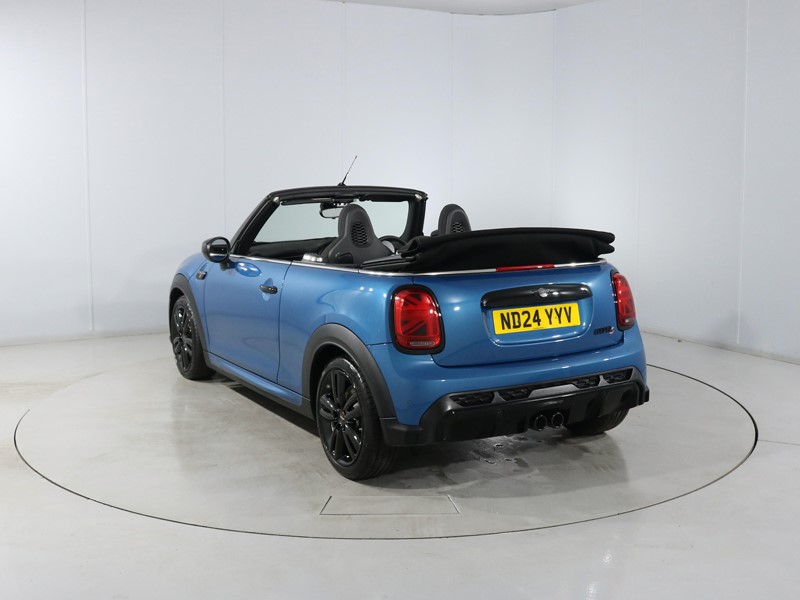 Used MINI Convertible 2024 for sale - 77981202: Photo 2