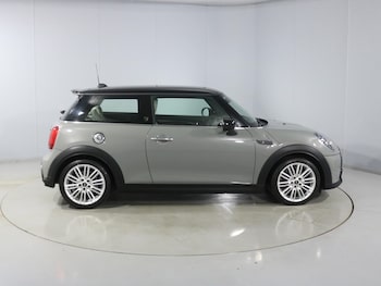 Used MINI Hatch 2022 for sale - 76982385: Photo