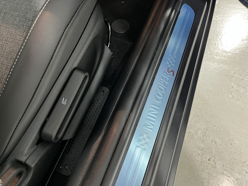 Used MINI Convertible 2024 for sale - 76981229: Photo 19