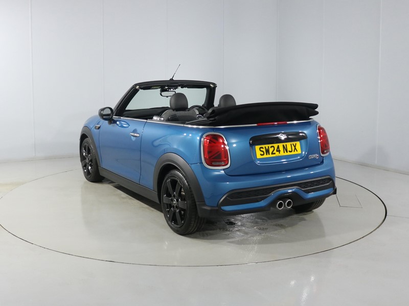 Used MINI Convertible 2024 for sale - 76981229: Photo 2