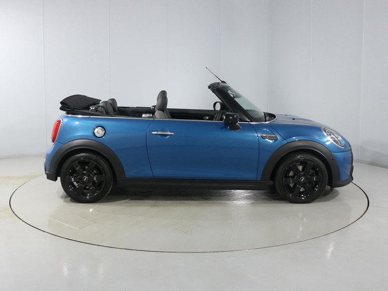 Used MINI Convertible 2024 for sale - 76981229: Photo 3