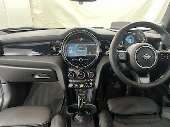 Used MINI Hatch 2023 for sale - 76981101: Photo