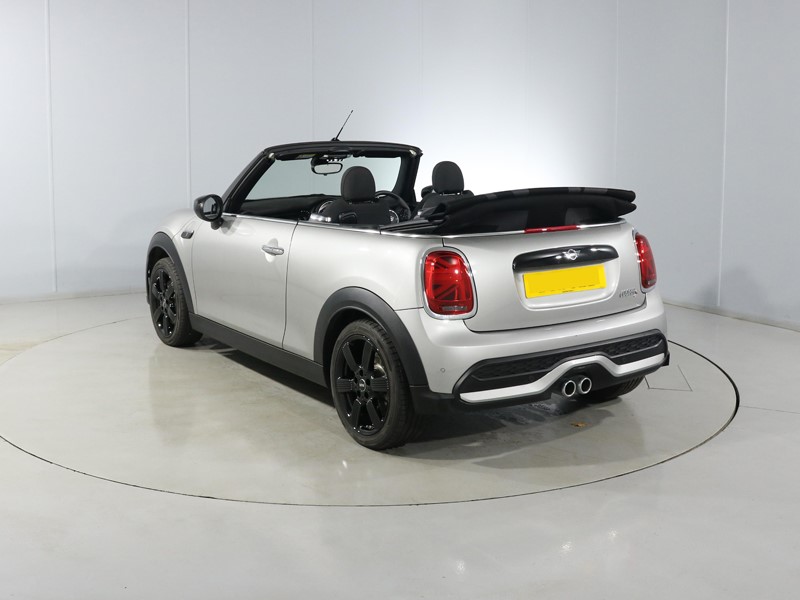 Used MINI Convertible 2024 for sale - 76981345: Photo 2