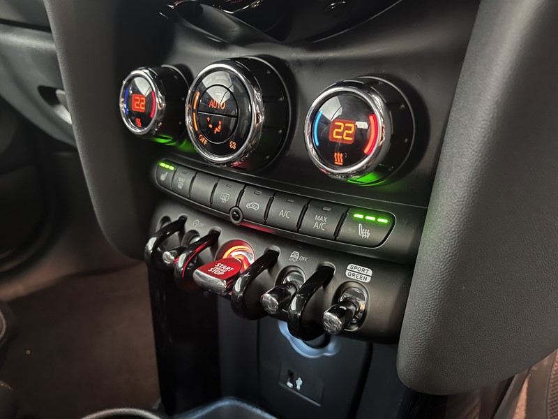 Used MINI Convertible 2024 for sale - 76981345: Photo 29