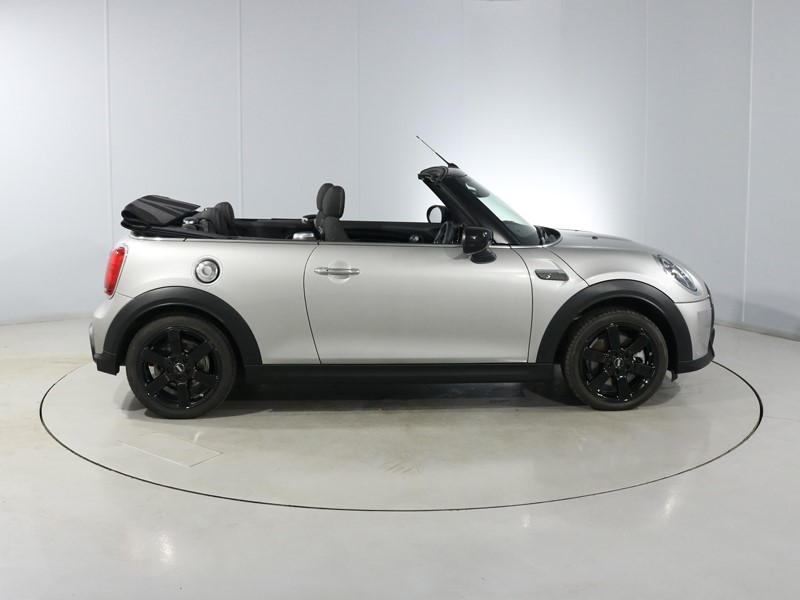Used MINI Convertible 2024 for sale - 76981345: Photo 3