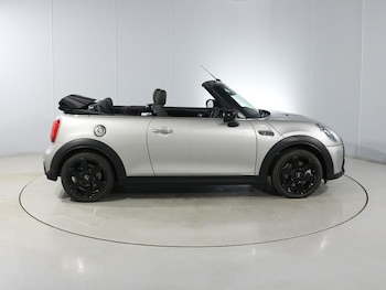 Used MINI Convertible 2024 for sale - 76981345: Photo