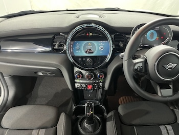 Used MINI Convertible 2024 for sale - 76981345: Photo