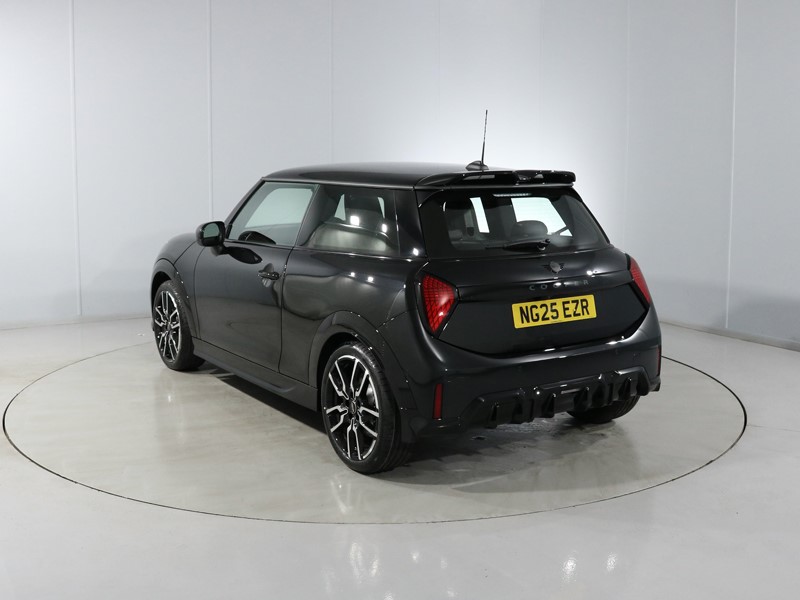 Used MINI Cooper 2025 for sale - 76980820: Photo 2