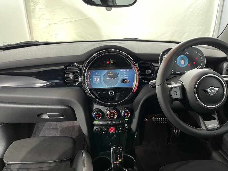 Used MINI Hatch 2024 for sale - 76981024: Photo 4