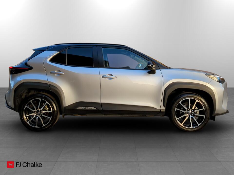 Used Toyota Yaris Cross 2024 for sale - 76865637: Photo 2