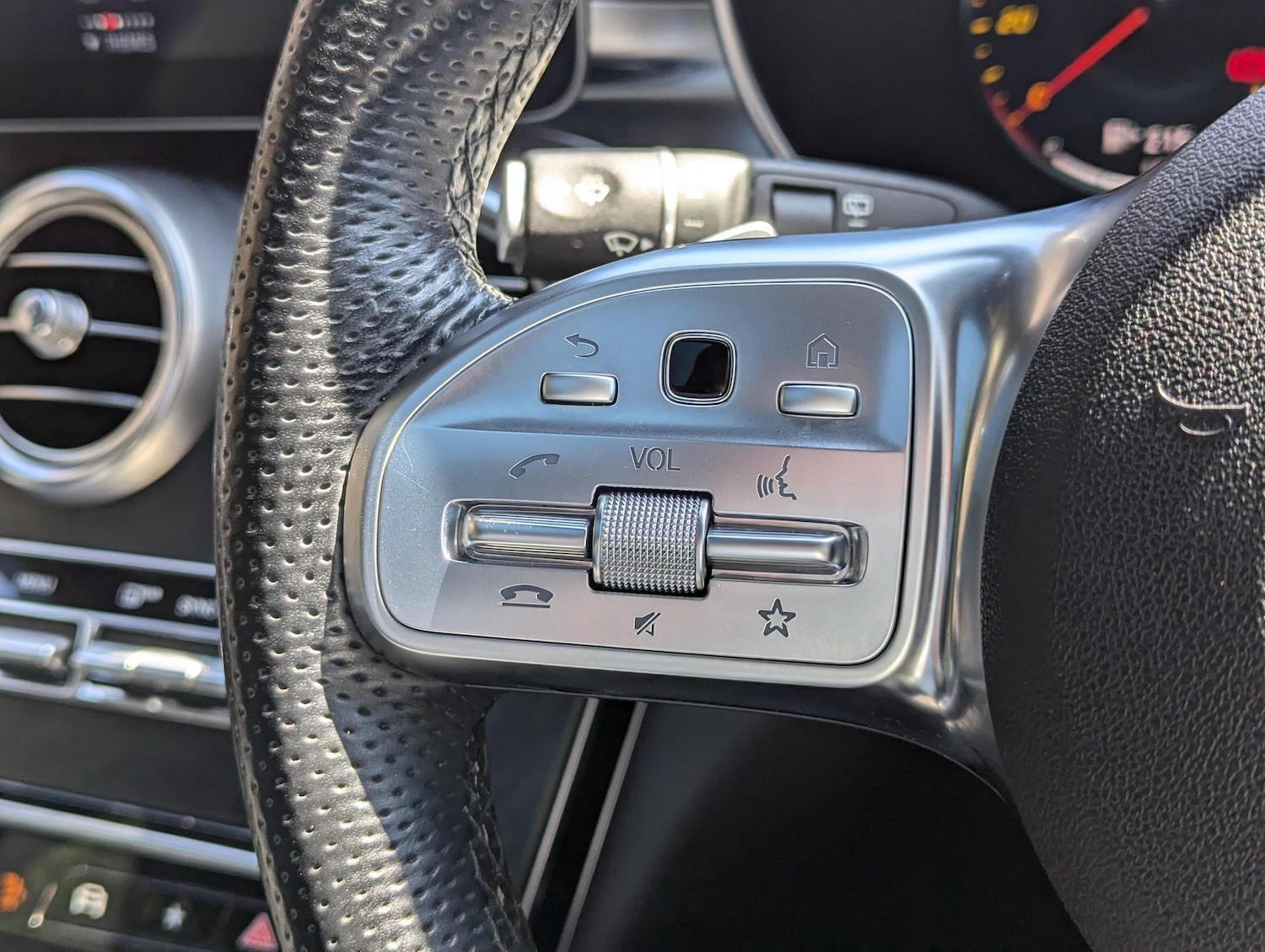 Used Mercedes-Benz GLC 2019 for sale - 76151860: Photo 15