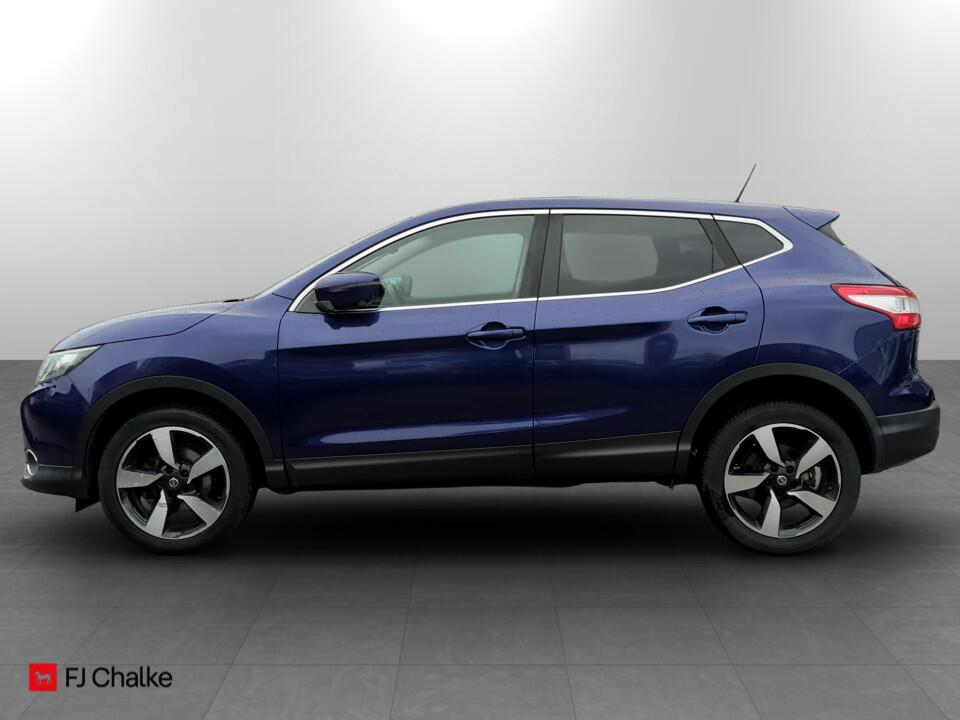 Used Nissan Qashqai 2015 for sale - 77267132: Photo 2