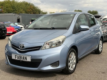 Used Toyota Yaris 2013 for sale - 79598591: Photo