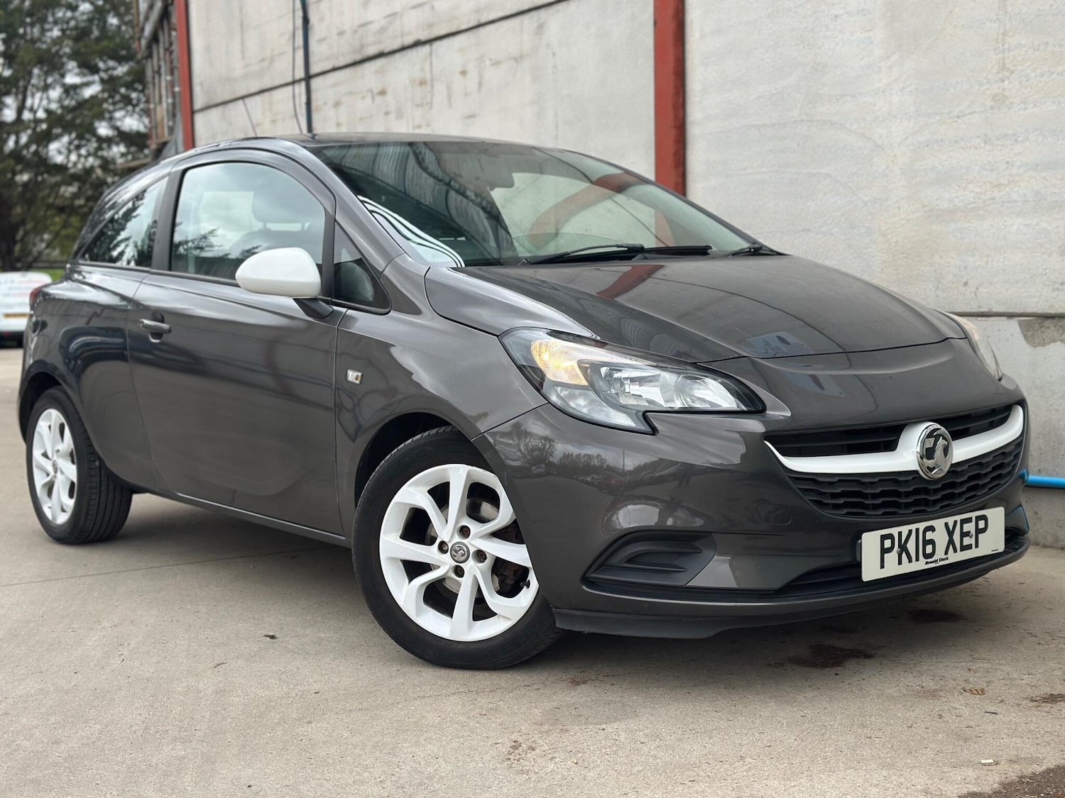 Used Vauxhall Corsa 2016 for sale - 78100918: Photo 2