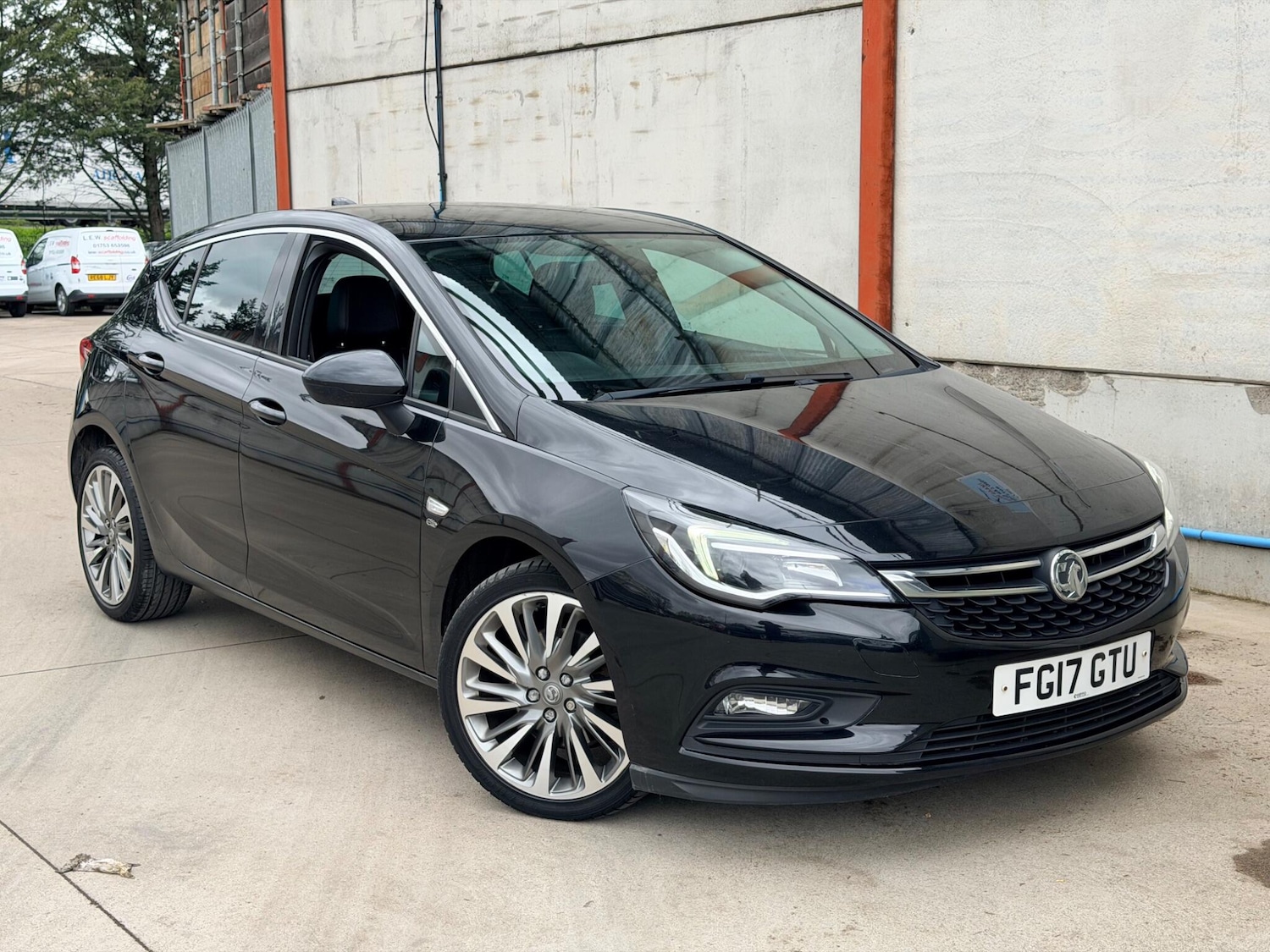 Used Vauxhall Astra 2017 for sale - 78100626: Photo 2