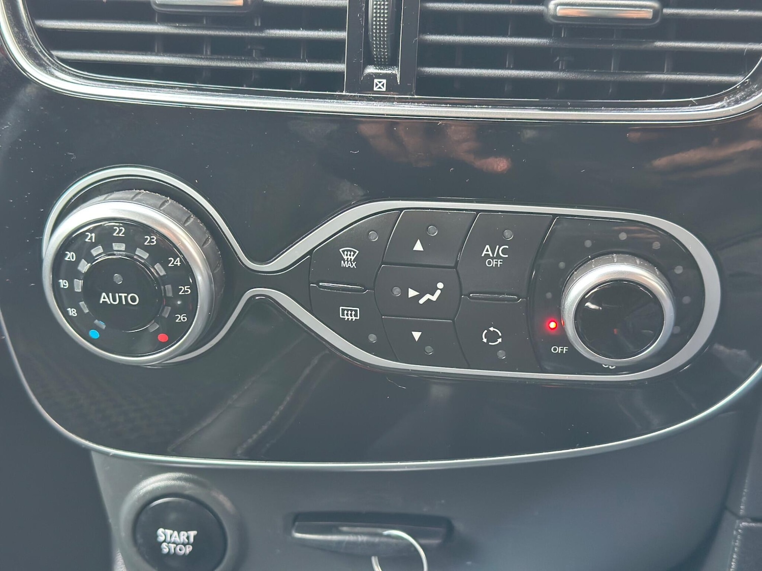 Used Renault Clio for sale - 77753544: Photo 18