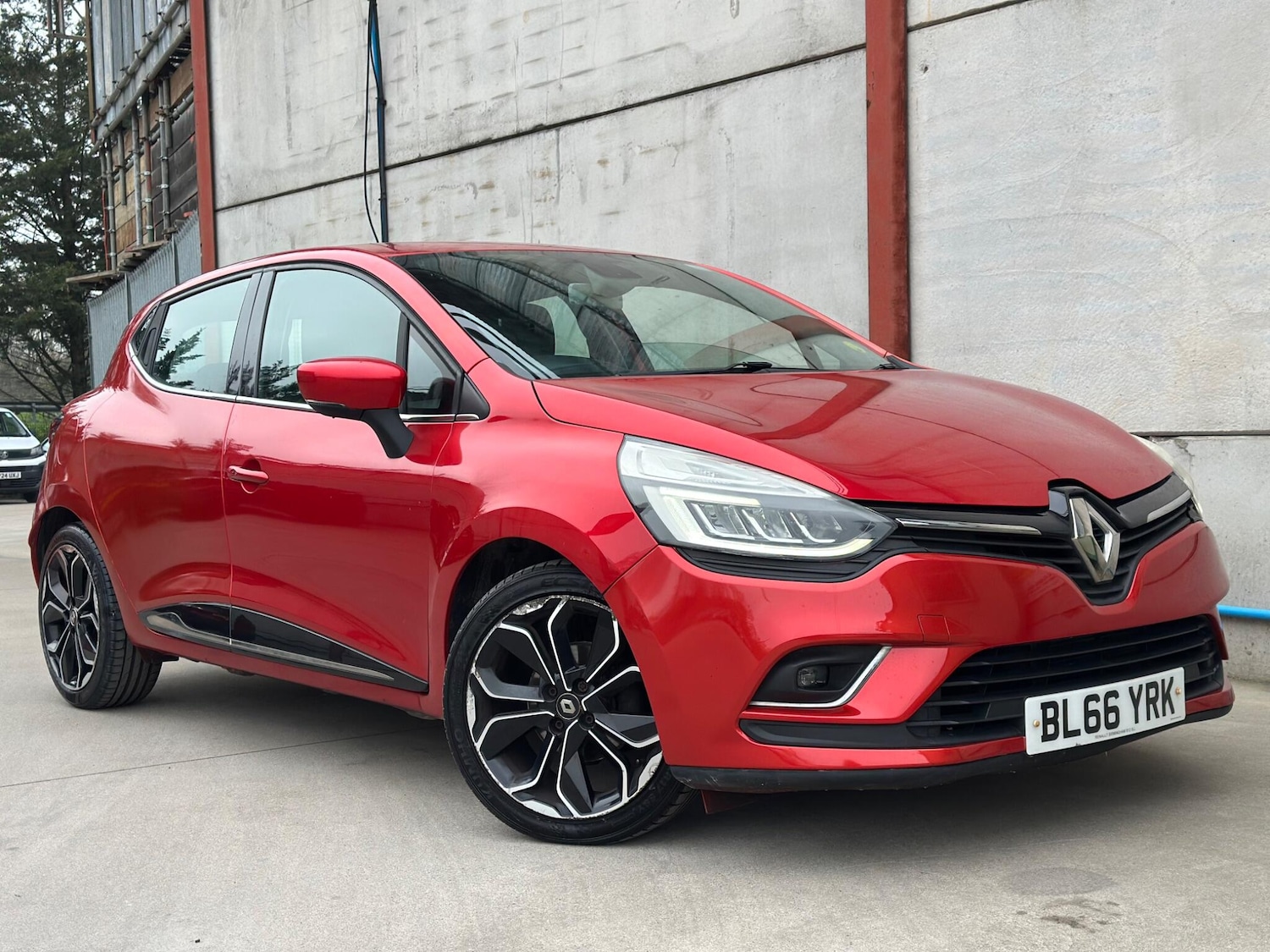 Used Renault Clio for sale - 77753544: Photo 2