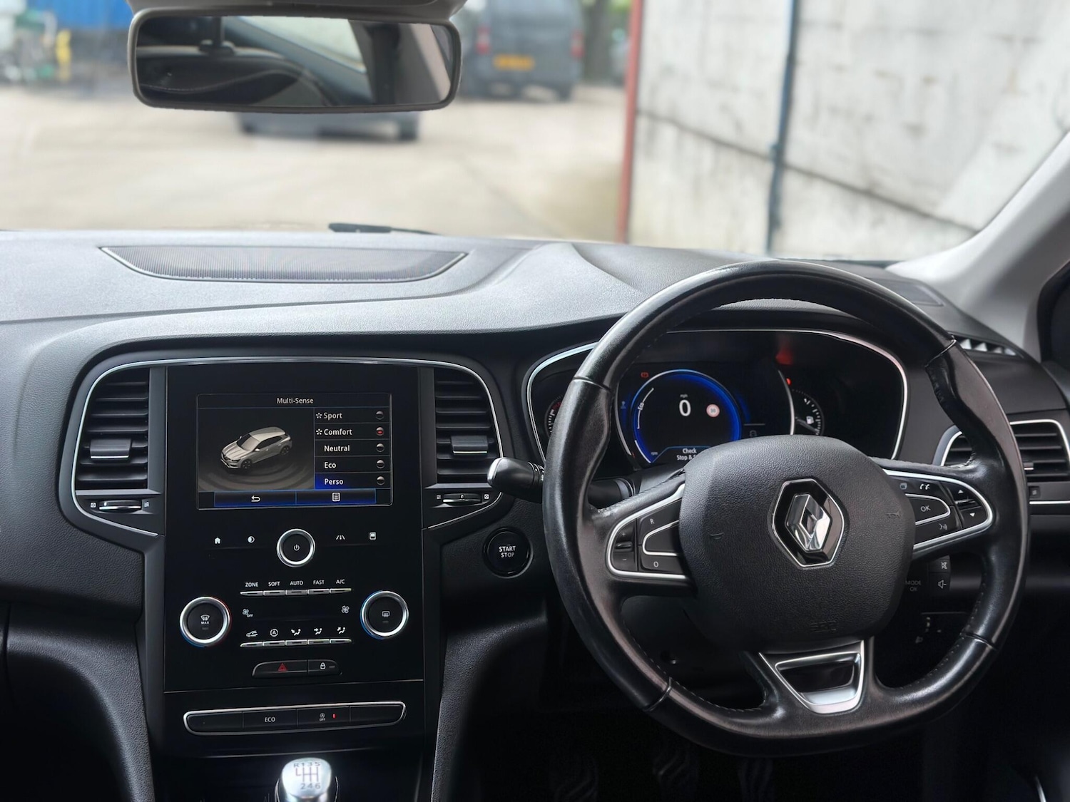 Used Renault Megane 2016 for sale - 77839840: Photo 11