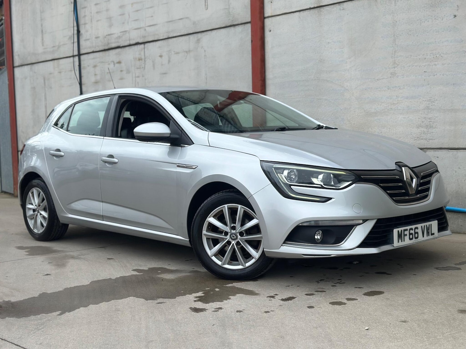 Used Renault Megane 2016 for sale - 77839840: Photo 2