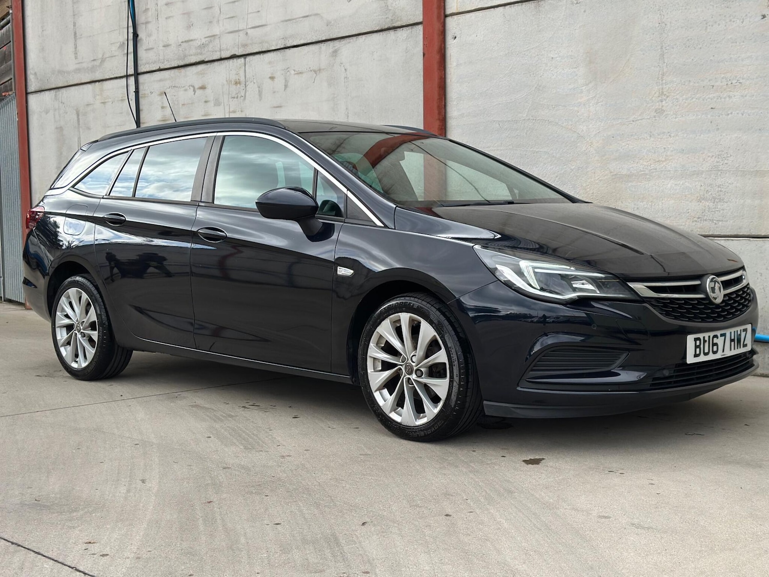 Used Vauxhall Astra 2017 for sale - 76336202: Photo 2