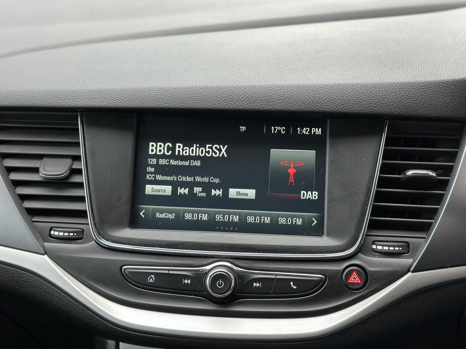 Used Vauxhall Astra 2017 for sale - 76336202: Photo 26