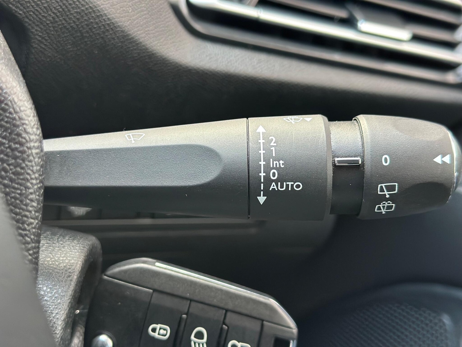 Used Peugeot 308 2017 for sale - 77625018: Photo 16