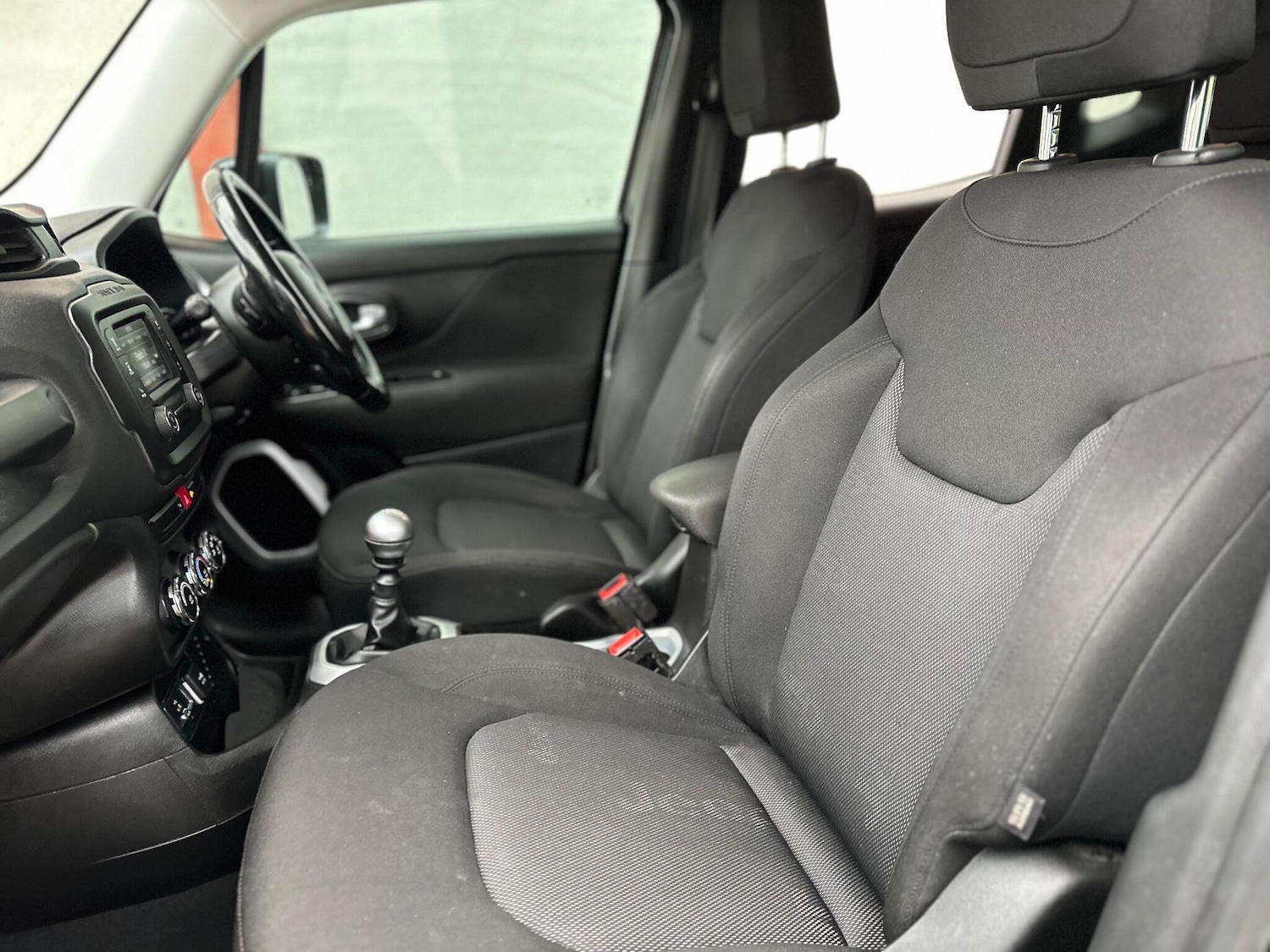 Used Jeep Renegade 2018 for sale - 76360139: Photo 30