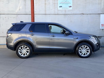 Used Land Rover Discovery Sport 2017 for sale - 79049822: Photo
