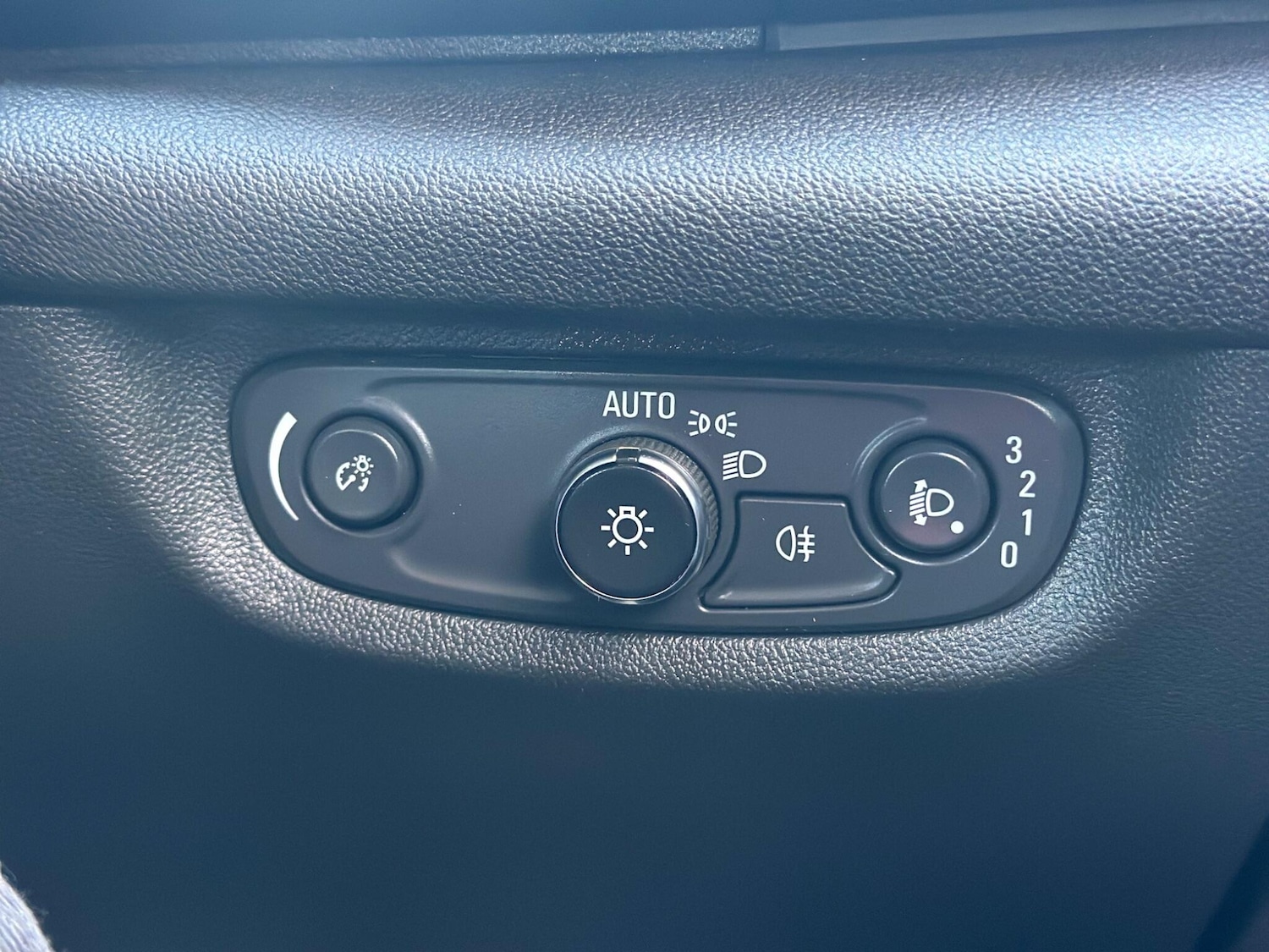 Used Vauxhall Insignia 2019 for sale - 78170850: Photo 16