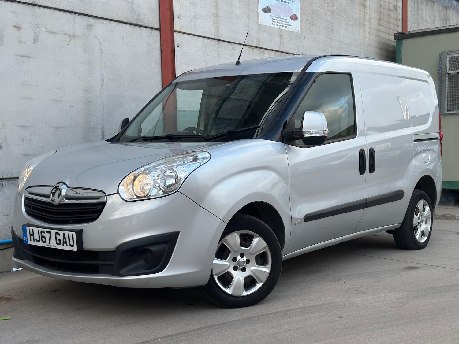 Used Vauxhall Combo 2017 for sale - 78101116: Photo 2