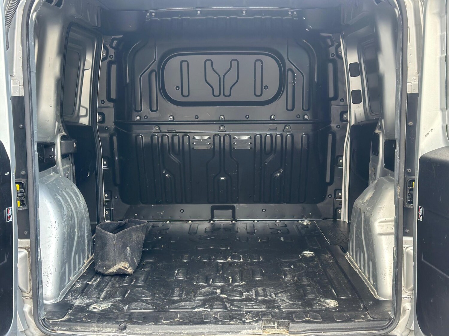 Used Vauxhall Combo 2017 for sale - 78101116: Photo 21