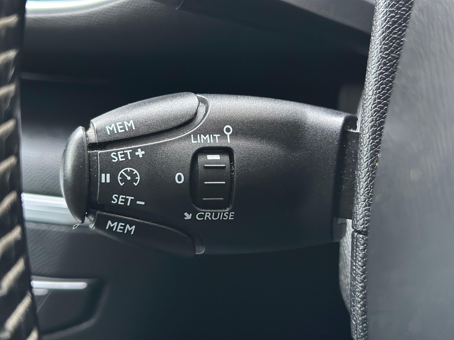 Used Peugeot 308 2018 for sale - 77646989: Photo 18