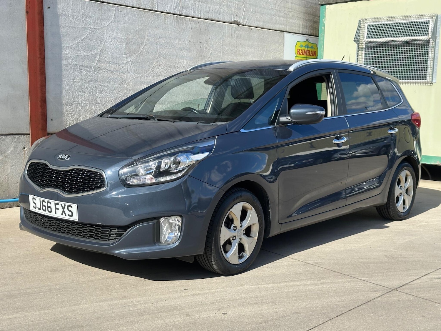 Used Kia Carens 2016 for sale - 76073123: Photo 10