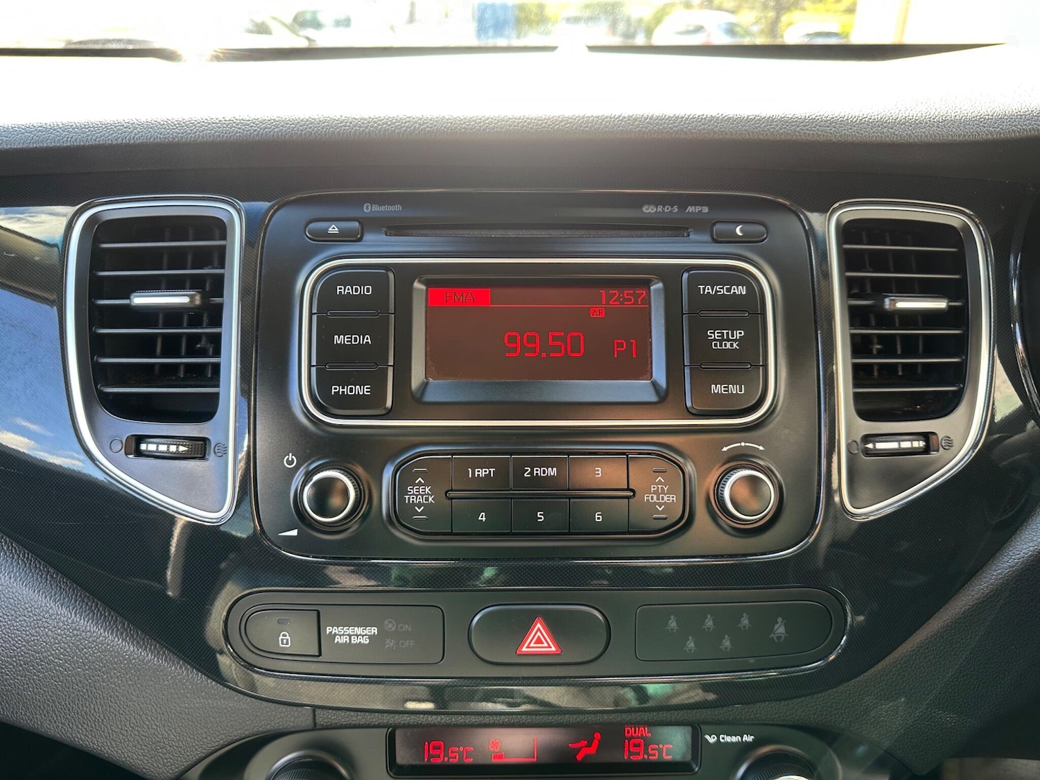 Used Kia Carens 2016 for sale - 76073123: Photo 28