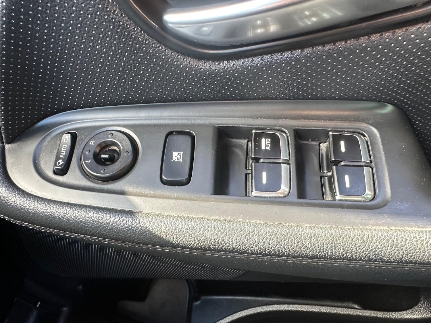 Used Kia Carens 2016 for sale - 76073123: Photo 33