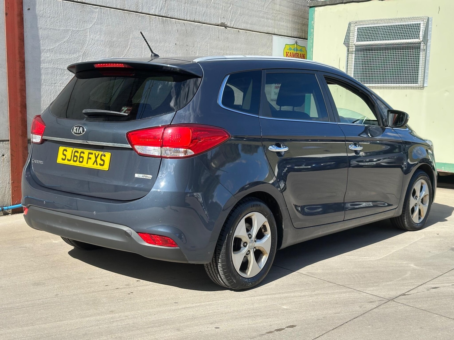 Used Kia Carens 2016 for sale - 76073123: Photo 4