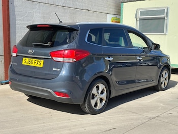 Used Kia Carens 2016 for sale - 76073123: Photo 4