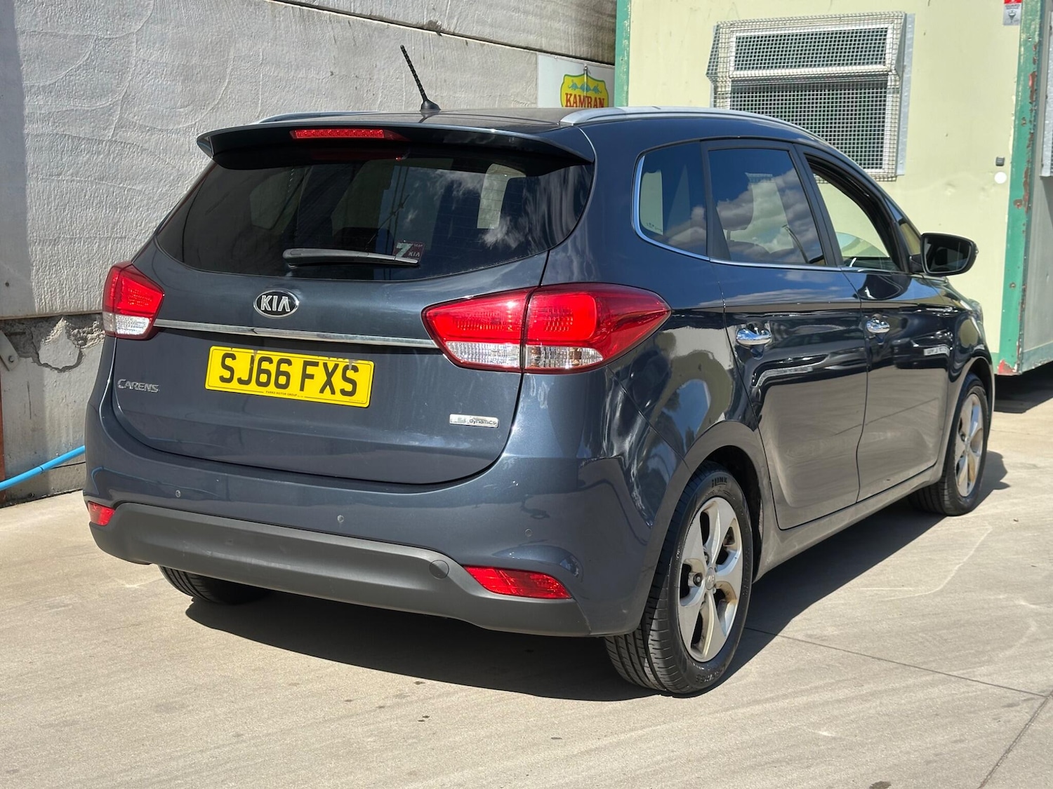 Used Kia Carens 2016 for sale - 76073123: Photo 5